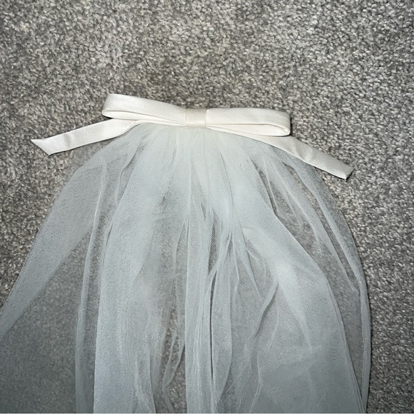 Anthropologie White Bridal Veil - Picture 3 of 4